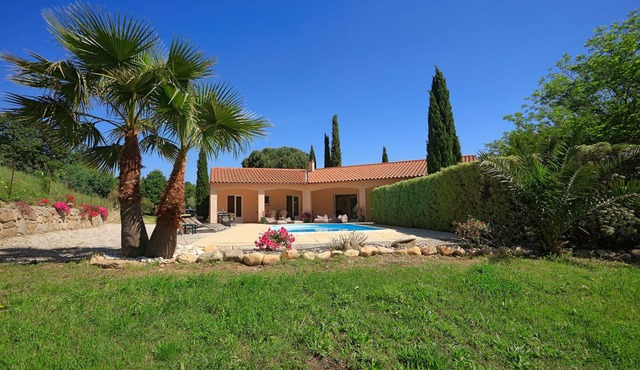 Bright villa, air conditioned, on 9000m², pool, tranquility and rest assured