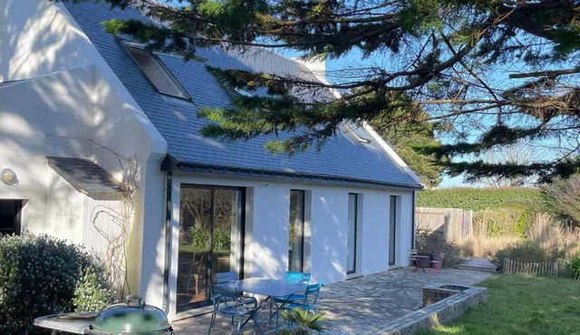 Bright villa in forest near Sauzon