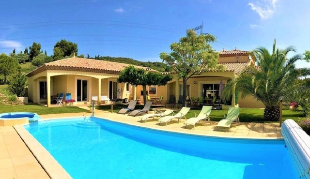 Bright Villa, Large Villa with swimming pool near Pezenas.