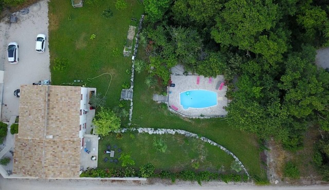 Bright villa with swimming pool 5 minutes from Aix-en-Provence