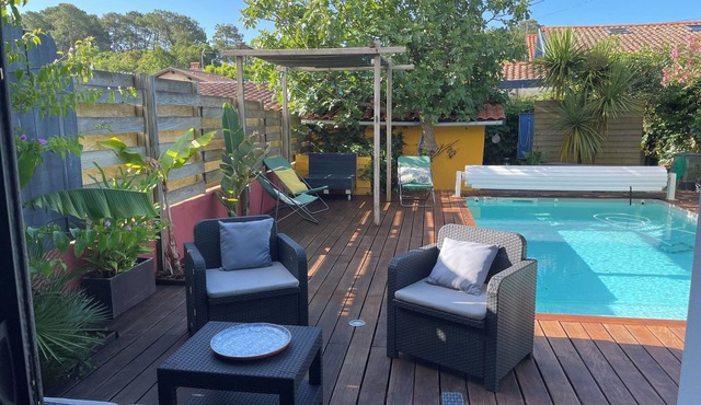 Bright villa with swimming pool between Biarritz and Bayonne near beaches and forest.