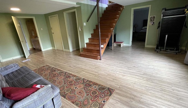 Bright w/Huge Backyard + 5min to Parks!