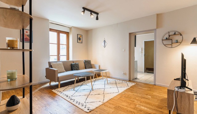 Bright & warm 53 m² T2 - comfort, modern style, pets welcome.