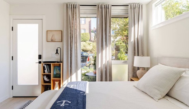 Bright, warm, and modern guest suite in Seattle’s Eastlake neighborhood.