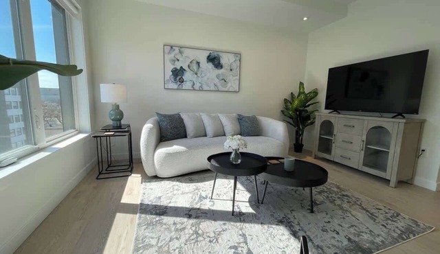 Bright, warm & spotless 1 BR in North End Halifax