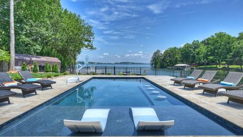 Bright Water Cove Priv DockBoat Ramp Waterfront Saltwater Pool AvantStay