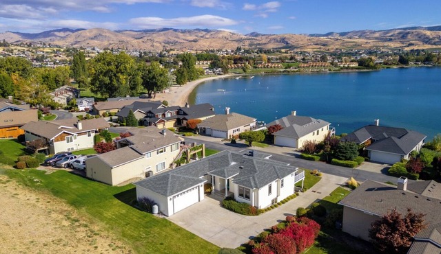 Bright Water Sunrise Home at Wapato Point Resort 5-bed Close to Sandy Beach/Pool