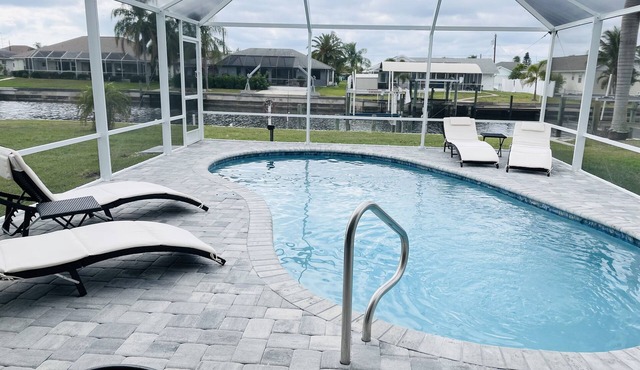 Bright Waterfront Home with Pool. Short drive to Beach. Beautiful Sunsets.