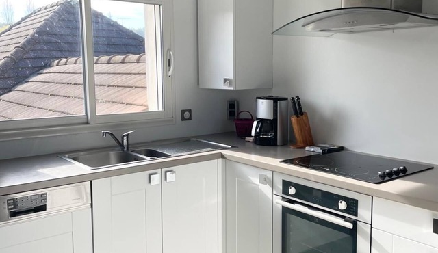 Bright, well-equipped T3 near downtown with balcony