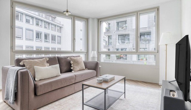 Bright Wiedikon 3.5 Room w/Storage & W/D, near Market, by Blueground