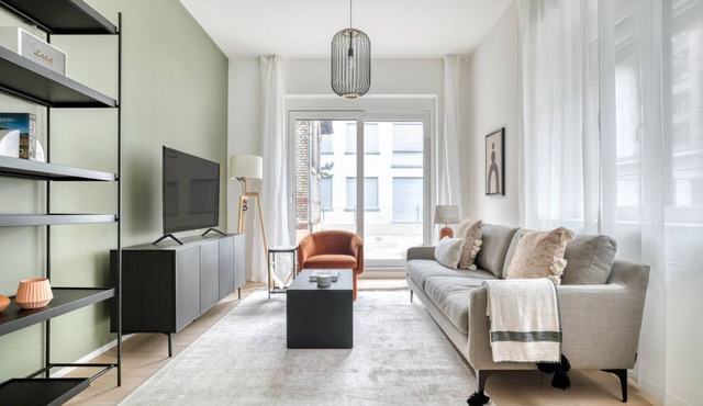 Bright Wiedikon 3.5 Room w/Storage & W/D, 3 min to Market, by Blueground