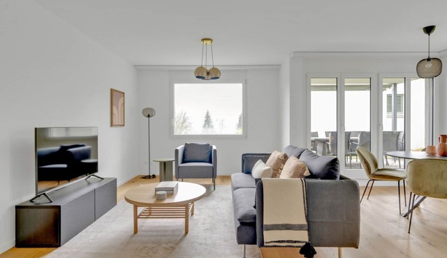 Bright Zollikon 2.5 Room w/Storage, 10 min walk to market, by Blueground