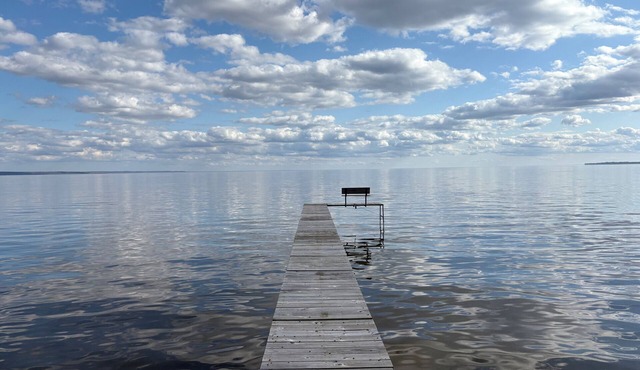 Brighton Beach Cottage on Lake Winnebago. Sandy bottom of the lake!