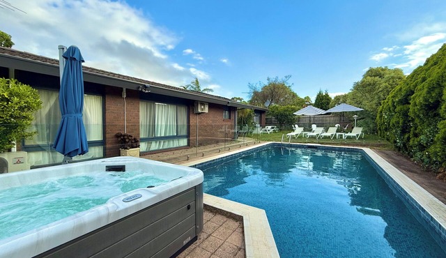 Brighton Blissful | Family Poolside Vila Pool Spa Sauna