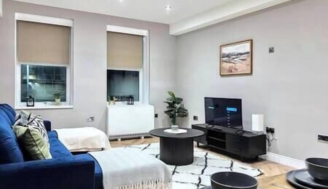 Brighton Central 3BR Apartment with Parking