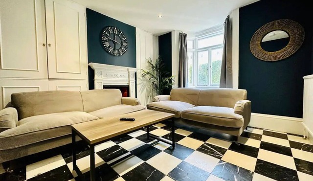 Brighton City Centre Seafront 5 Bedroom Flat BN1115Upp