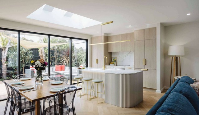 Brighton Coastal Hideaway with Free Parking