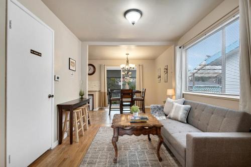 Brighton Entire Home Near Park & Light Rail