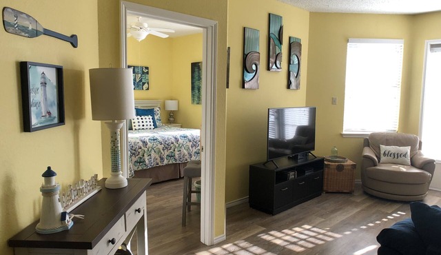 "Brighton" fun-in-the-sun 2-bdrm 1st floor Beach Club condo!