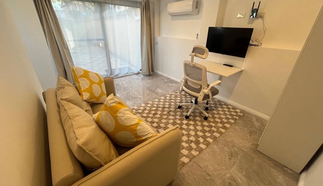 Brighton Guest Suite – Walk to Bay St, Train, Sky Bus and Beach. Free Parking!