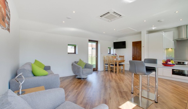 Brighton Hopper Hut - Two Bedroom House, Sleeps 3