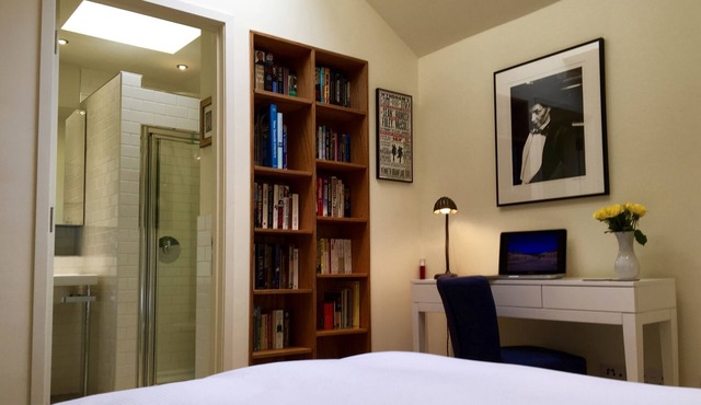 Brighton Oasis of Calm seconds from the seafront and beach with an EnSuite Room
