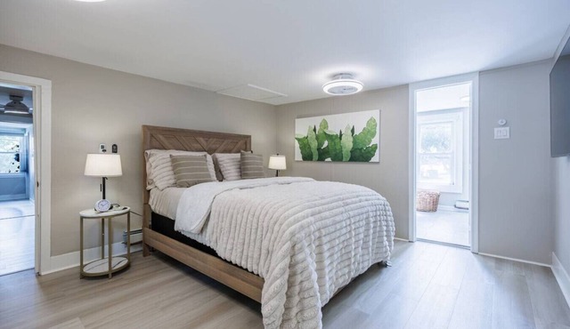 Brighton Retreat Near URMC & Pittsford Plaza