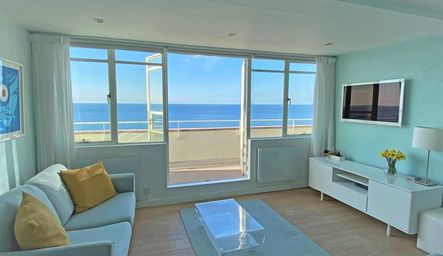 Brighton Seafront Holiday Apartment, Penthouse with Private Sun Terrace