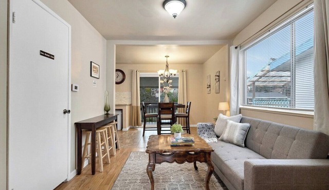 Brighton Upper Suite Near Park & Light Rail