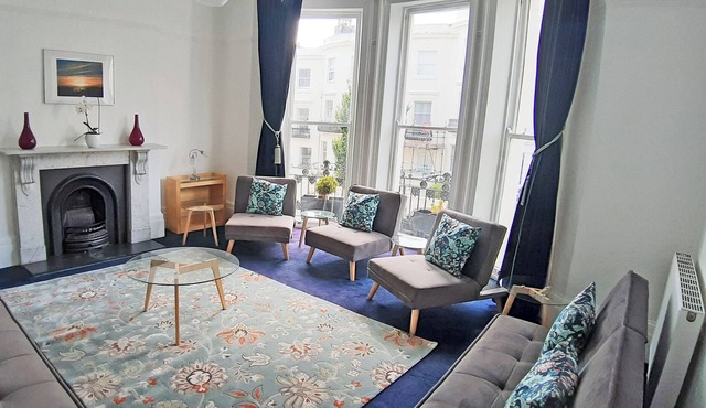 BRIGHTON VILLA: Lansdowne Villa Maisonette: 6 Bedrooms 3 Receptions