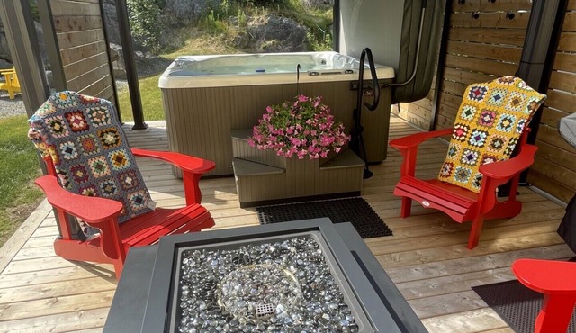 Brigus Bower with Hot Tub, in Beautiful Historic Brigus NL.