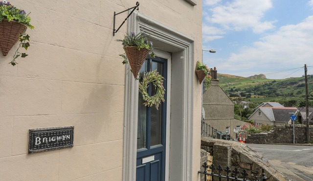 BRIGWYN, pet friendly, character holiday cottage in Nefyn