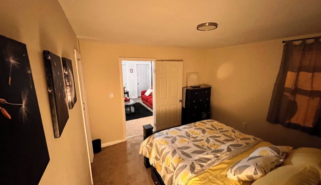 Brilliant 2-bedroom apartment with AC in vibrant Troy