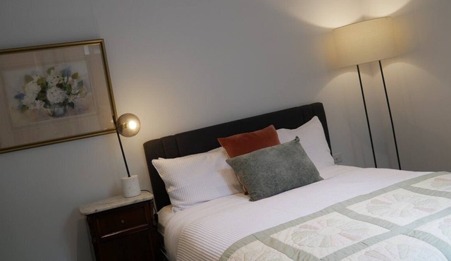 Brilliant 2BRM, Fully Renovated Art Deco Classic