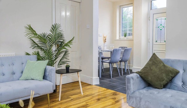 Brilliant 3-bedroom apartment in welcoming Sheffield neighborhood