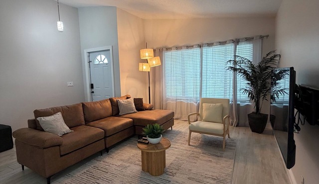 Brilliant 3-bedroom house with AC in charming Sunrise