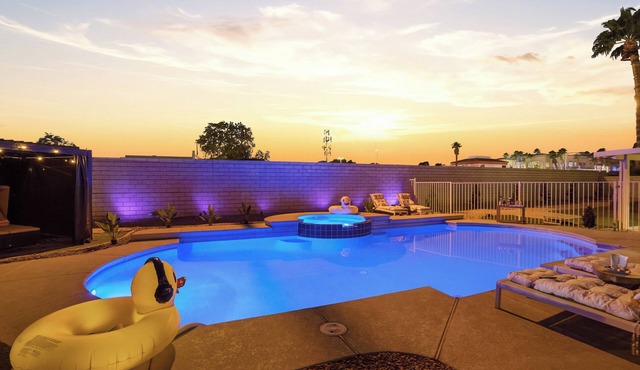Brilliant 6-bedroom house w Big back yard, gated pool, Jacuzzi and mini golf.