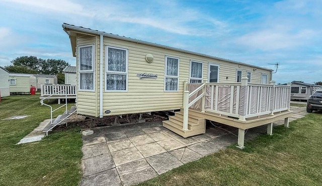 Brilliant 6 berth caravan for hire at Sunnydale Park in Skegness ref 35076AF