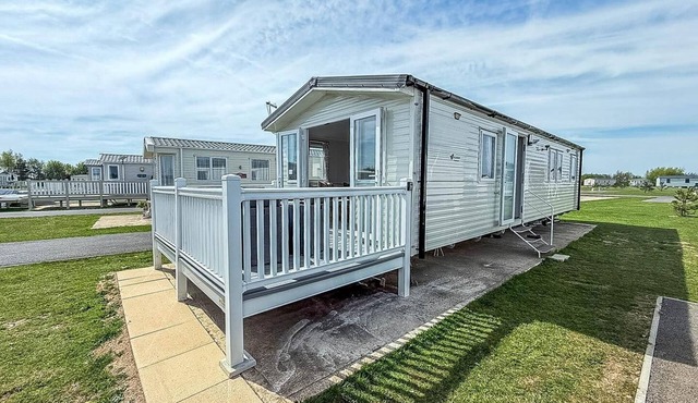 Brilliant 8 berth caravan at Grange Leisure Park in Mablethorpe ref 53111PR