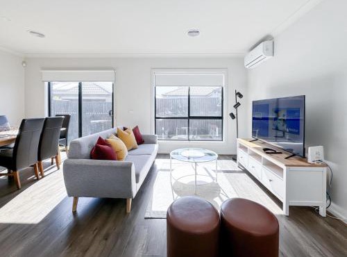 Brilliant Berwick Home Smart TV Garage Parking