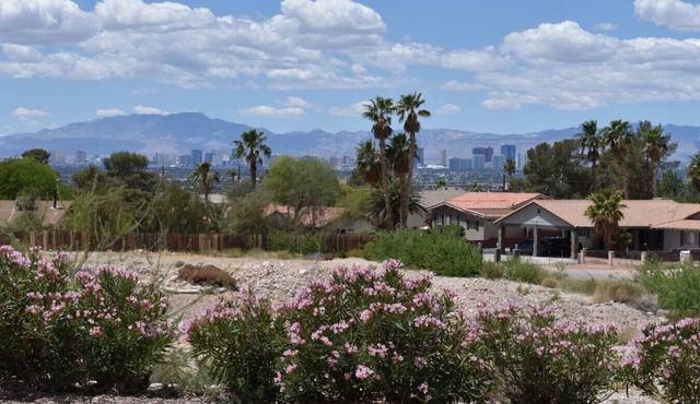 Brilliant Beverly Casita King Pools/gym($3)3miles