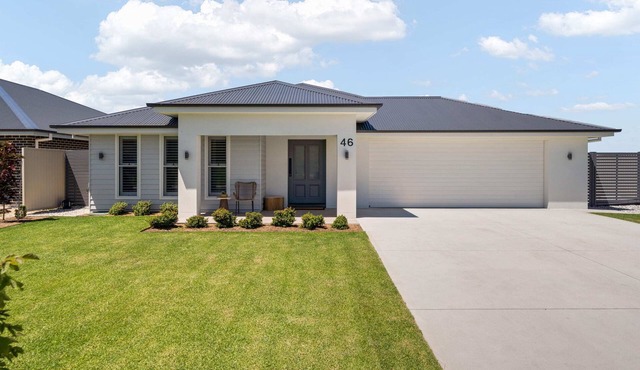 Brilliant Brennan - Modern 4 Bed, 2 Bath Home