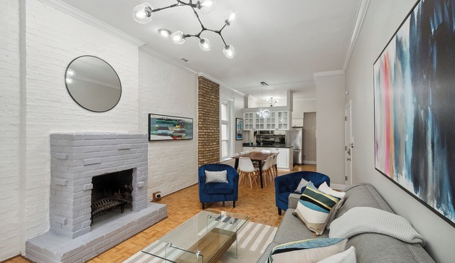 Brilliant Downtown Chicago 3-Bedroom Condominium