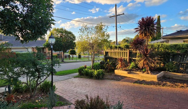 Brilliant family house 5 min drive to Frankston beach and golf course