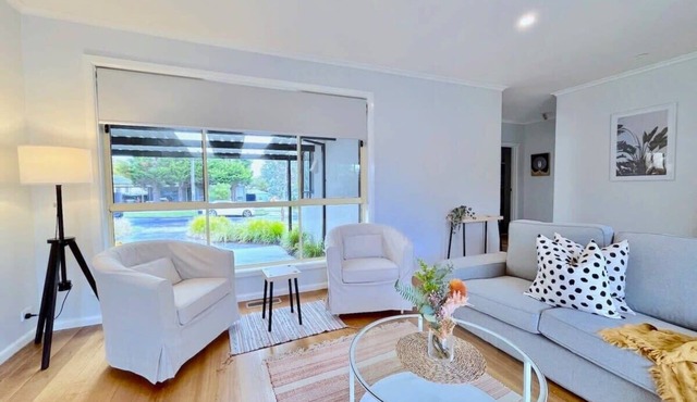 Brilliant Modern Villa 65' Samsung Smart TV