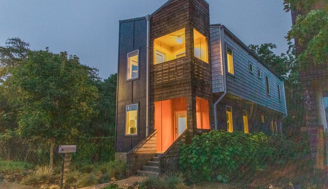 Brilliant Southside Home on 2 Acre Park + Pet Friendly