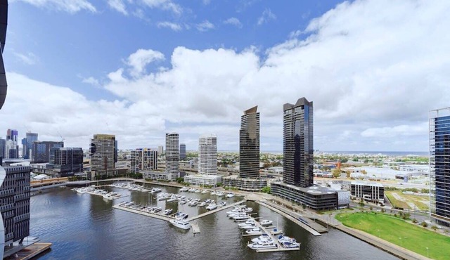 Brilliant Victoria Harbour View Apt Free Parking