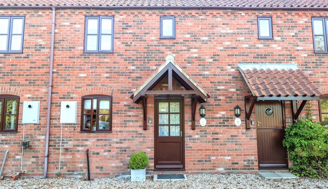 BRIMSTONE, family friendly, with a garden in Stalham