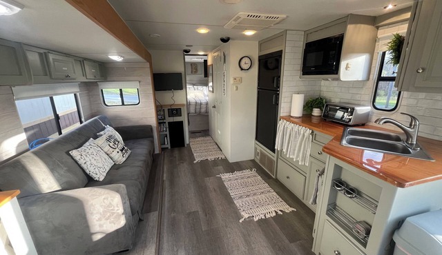 Brimstone Trail Access Stylish Camper Sleeps 4 Firepit