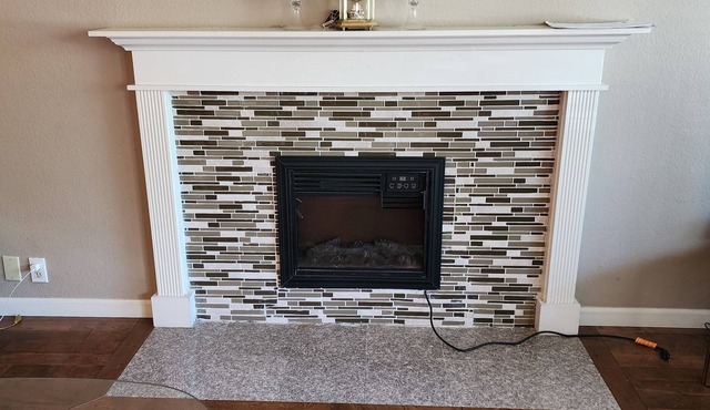 Bring all family members. Specious house. Free parking. Locates in cul de sac.